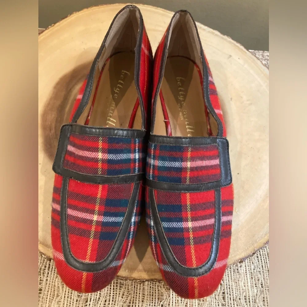 Bettye Muller Tartan Plaid Red & Navy Loafers‎ 5.5